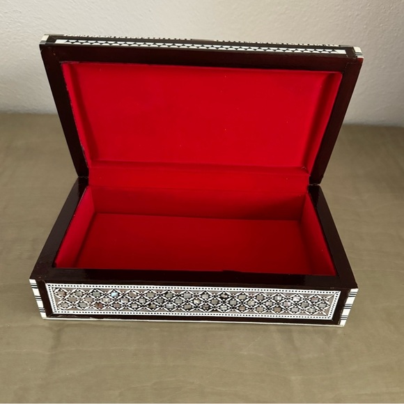 Moorish Handcrafted Middle Eastern Mosaic Inlaid Decorative Box - Picture 14 of 16